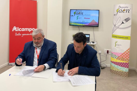 Firma convenio Alcampo Degusta Jaén