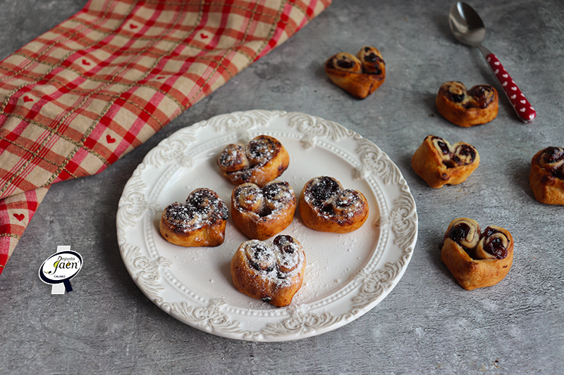 Palmeritas de hojaldre y mermelada