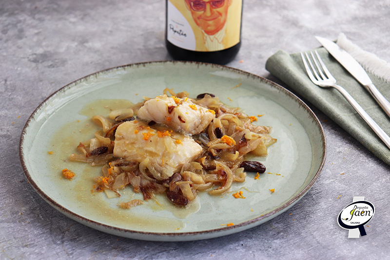 Bacalao con pasas y vino de naranja