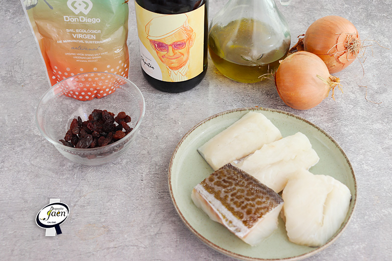 Bacalao con pasas y vino de naranja