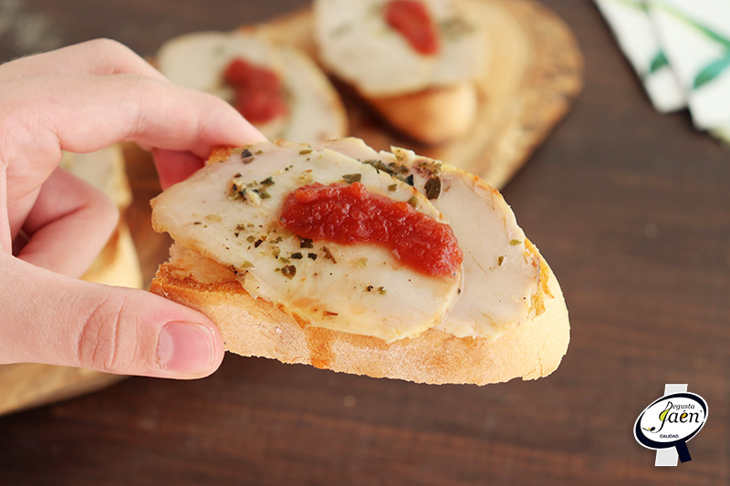 Tostas de Lomo de orza y confitura de tomate