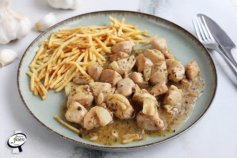 Pollo en salsa de ajo 
