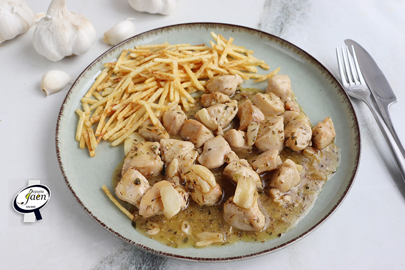 Pollo en salsa de ajo 