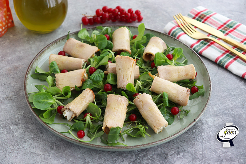 Rollitos de lomo de orza y crema de queso con pistachos