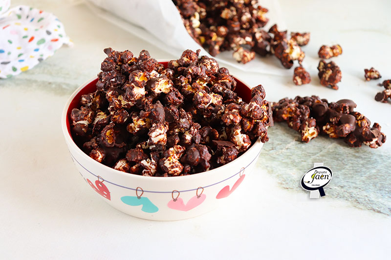 Rosetas con chocolate, aove y sal