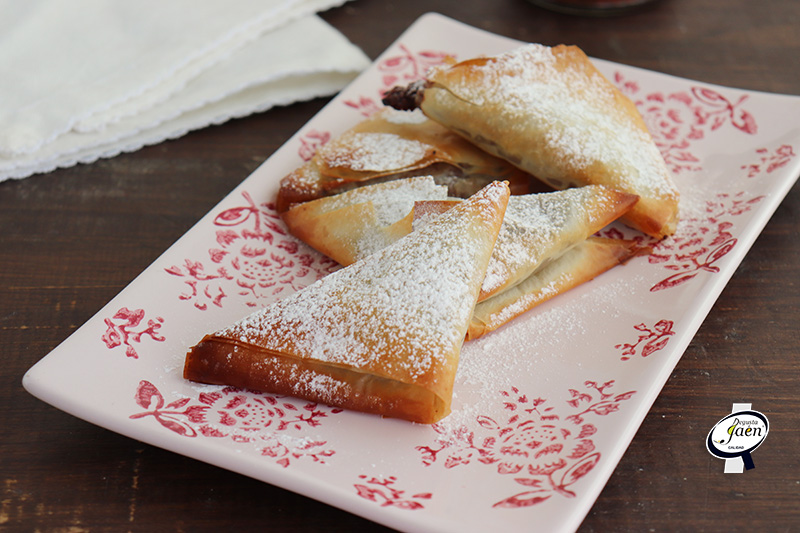 Samosas crujientes de crema de chocolate y avellanas