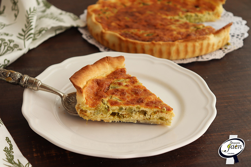 Tarta salada de espárragos verdes