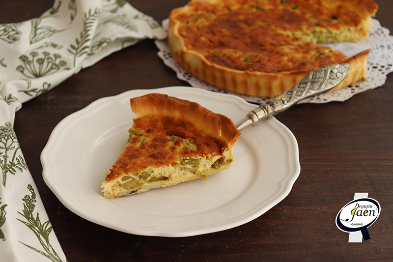 Tarta salada de espárragos verdes