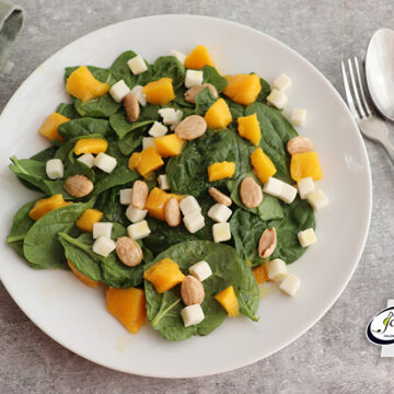 Imagen de la receta Ensalada de espinacas con mango, queso y almendras
