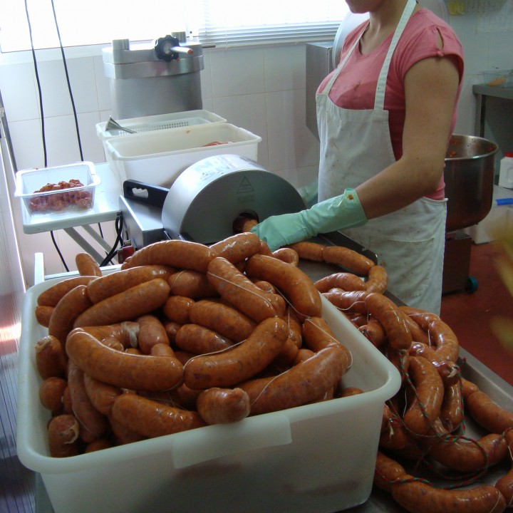 Llenando chorizos