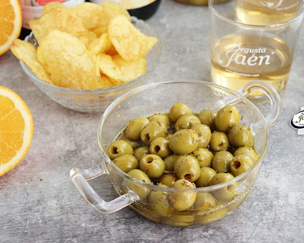 Aceitunas al vino de naranja