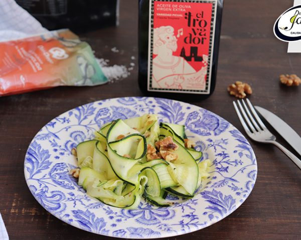 Ensalada de calabacín con nueces y AOVE