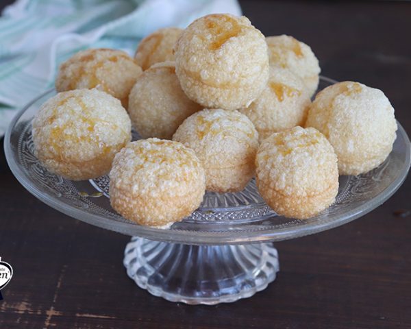 Panipuris de cremoso de queso con boletus y miel de roble