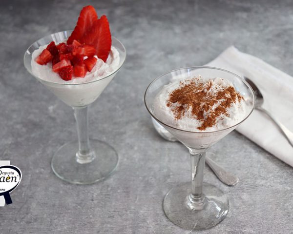 Mousse de requesón de cabra con miel y canela: un capricho saludable en cinco minutos