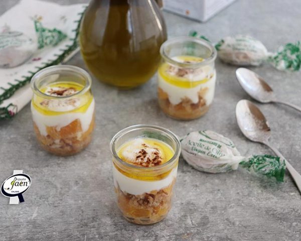 Vasitos de mantecados de aceite, naranja y yogur de cabra