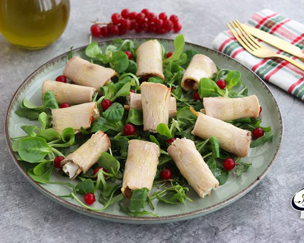 Rollitos de lomo de orza y crema de queso con pistachos