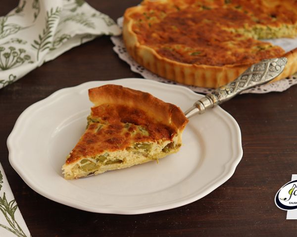 Tarta salada de espárragos verdes