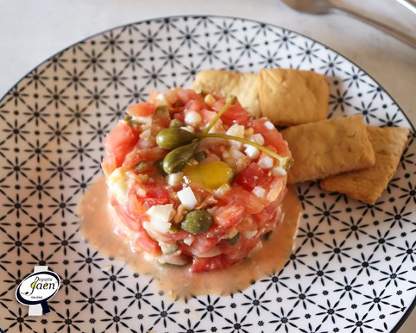 Tartar de tomates y alcaparrones con mermelada de aceite de oliva virgen extra